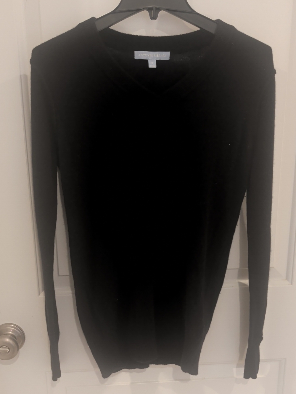 ANTONIO MELANI Black V-Neck Lightweight Cashmere Sweater Classic Quiet Luxury